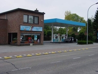 Tankstation met bediening en shop
