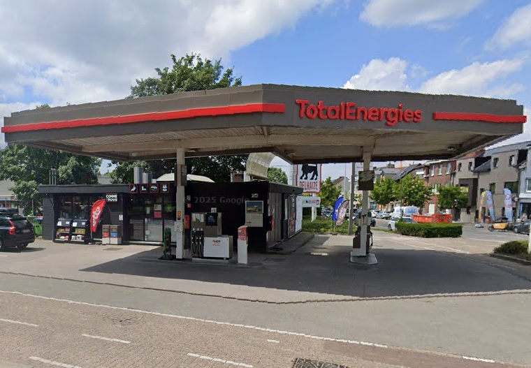 TotalEnergies-tankstation aan de Th. Van Cauwenberghslei 110 in het centrum van Schoten